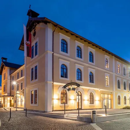 Kirchenwirt Hotel *